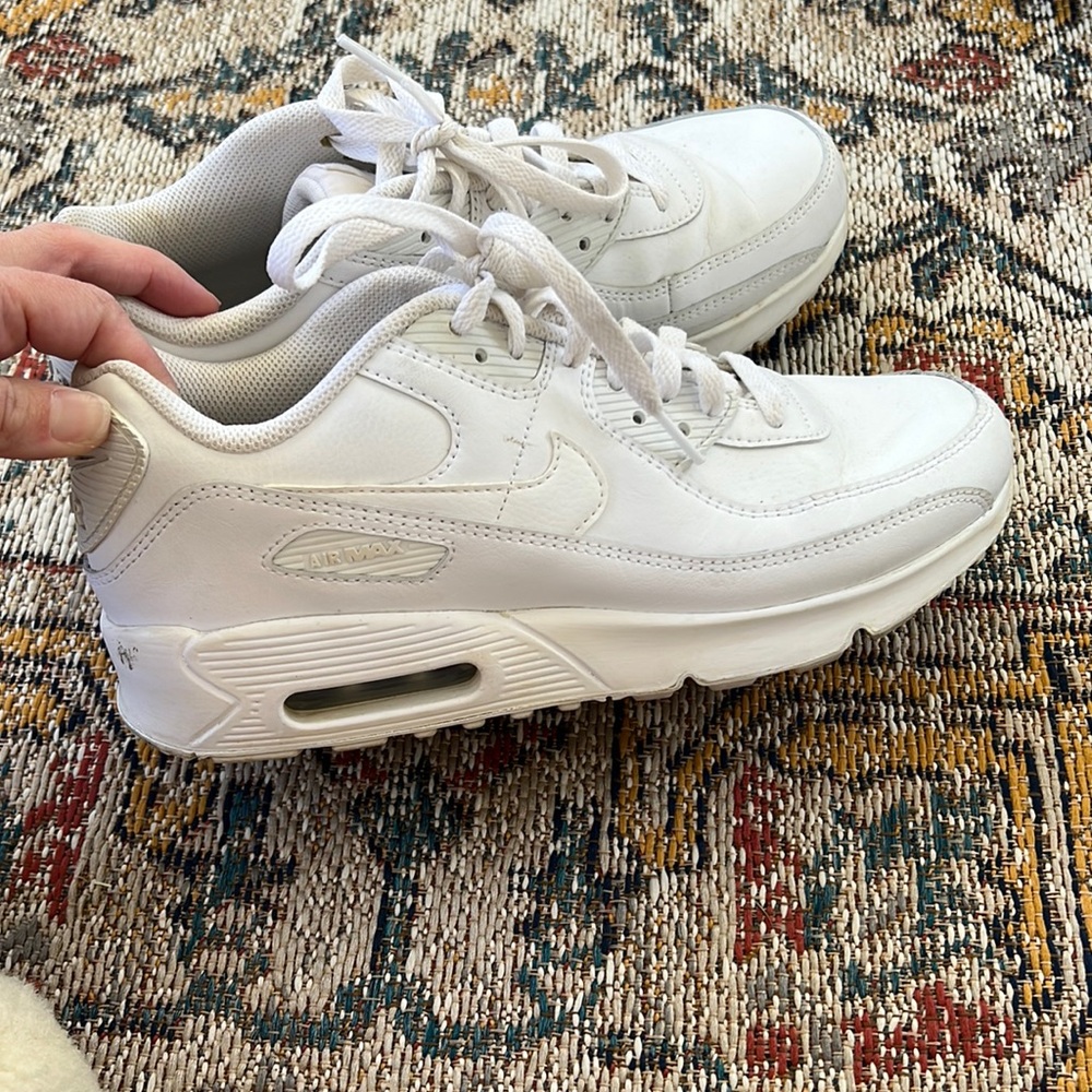 Women’s Nike Air Max 8.5/ youth size 7